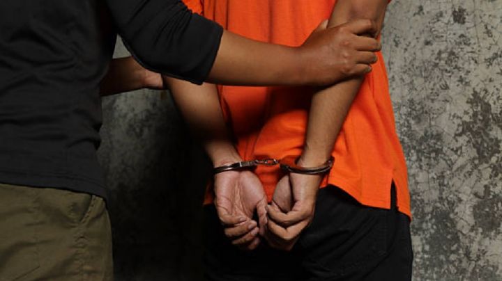 Detienen a dos jóvenes con ropa valuada en 19 mil pesos en Santa Fe