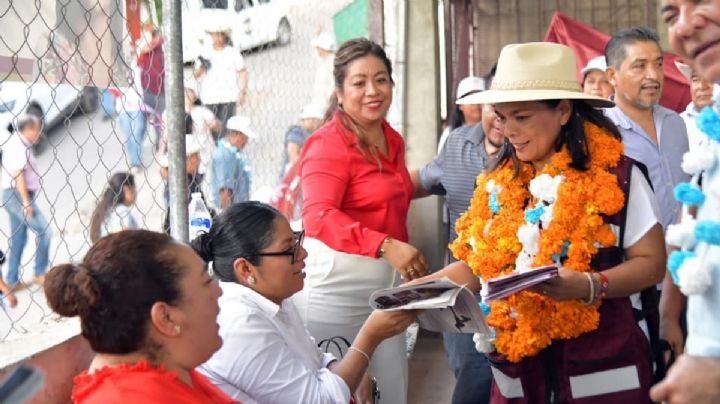 Casa por casa defiende Beatriz Mojica la soberanía nacional en Tlapa