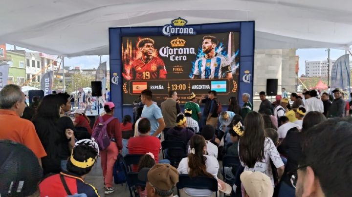Pantalla gigante reúne a decenas en el Reloj Monumental para vivir la final del Mundial entre chiflidos y emoción