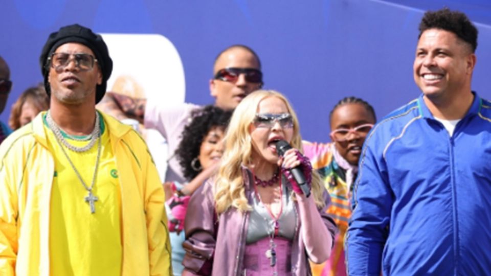 Quien apareció con Ronaldinho y Ronaldo Nazário