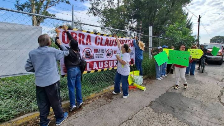 Vecinos de Celaya marchan contra el tren de pasajeros y exigen cambiar el trazado fuera de la ciudad