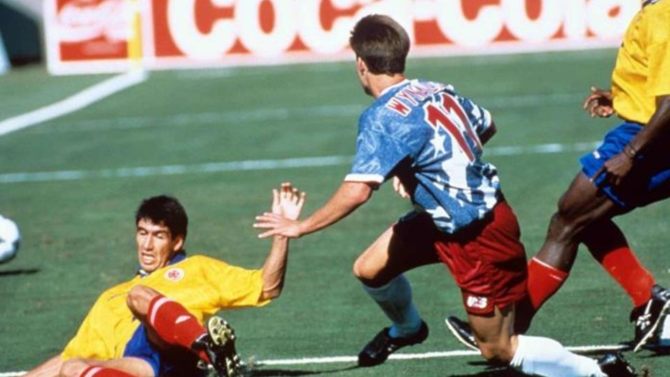 Tras la eliminación de Colombia, Santiago intentó persuadir a su hermano de no regresar de inmediato al país