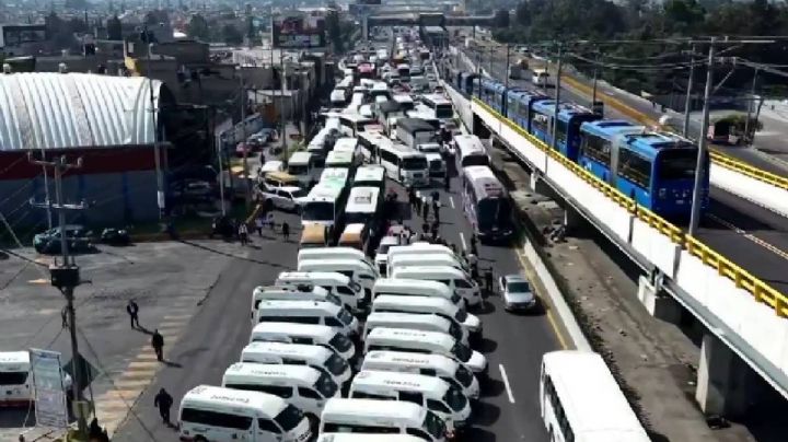 Transportistas del Edomex bloquean la autopista México-Puebla; exigen mayor seguridad