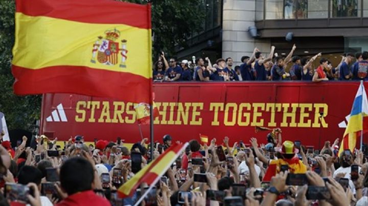 Toda España celebra la llegada de sus campeones mundiales