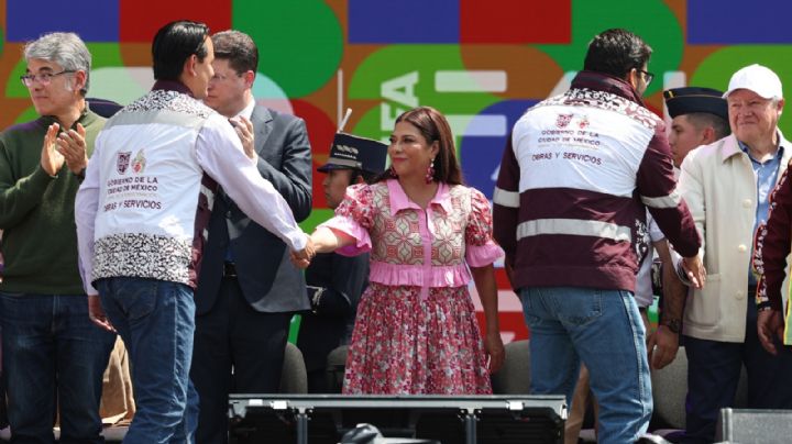 Clara Brugada entrega medallas a más de 40 mil servidores públicos por su labor durante el Mundial 2026