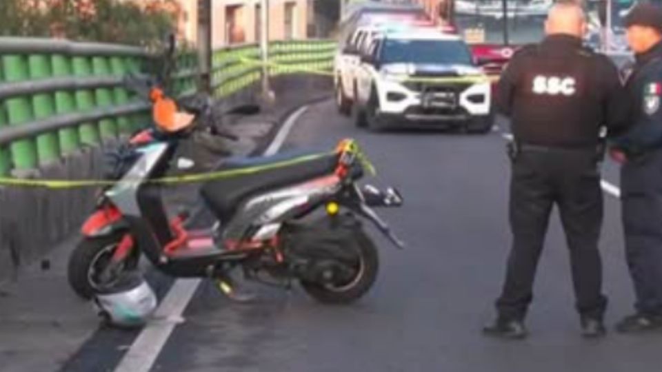 Un motociclista de 31 años perdió la vida durante la madrugada de este lunes tras derrapar sobre la carretera en dirección a Pachuca; primeros reportes señalan que el exceso de velocidad provocó que el conductor perdiera el control de su unidad.