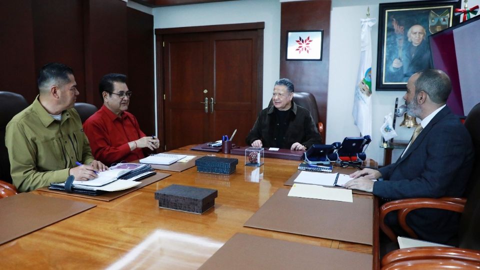 Reunión semanal encabezada por Julio Menchaca