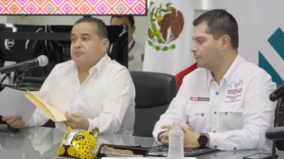 El convenio firmado entre el presunto operador de grupos de la delincuencia (izquierda) y el gobierno vence en 2030.