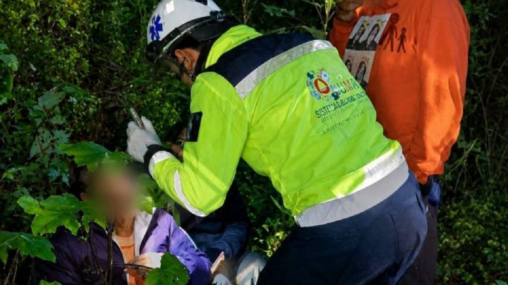 Vehículo cae a barranco de 25 metros en Mineral del Monte; hay dos lesionados