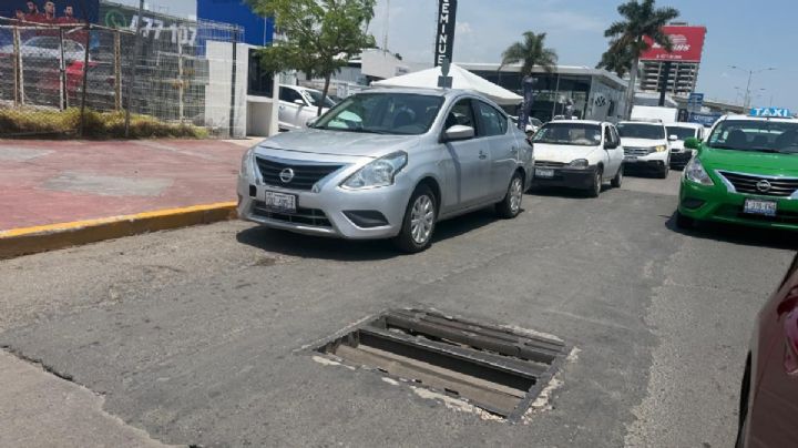 Hoyo sobre el bulevar López Mateos en León