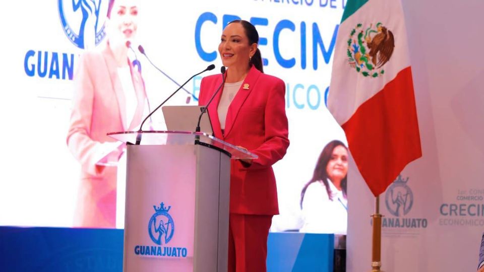 Samantha Smith dijo a los capitalinos que su prioridad es gobernar y que no participará como Defensora de la Patria.
