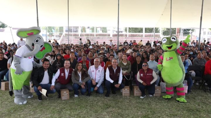 Pepe Chedraui entrega más de 4 mil despensas a familias de San Baltazar Tetela