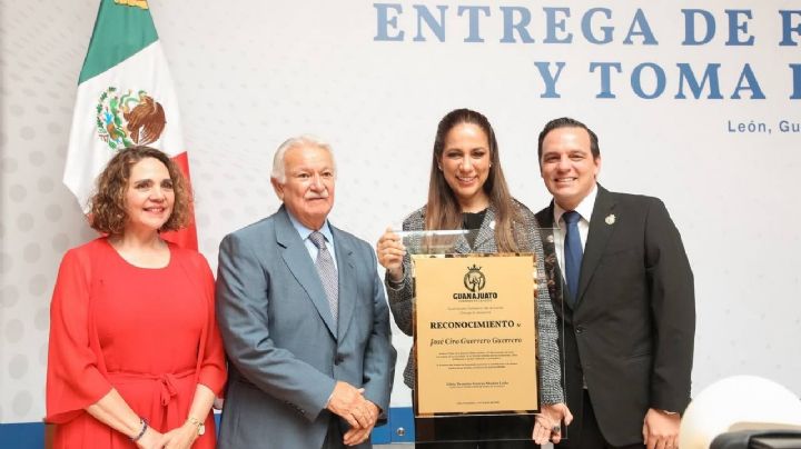 Entrega Libia 7 Fiats y anuncia reforma al sistema notarial en Guanajuato