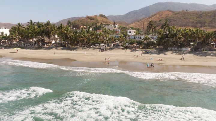 Vacaciones de verano: la playa más larga de Michoacán entre arena dorada y tranquilidad