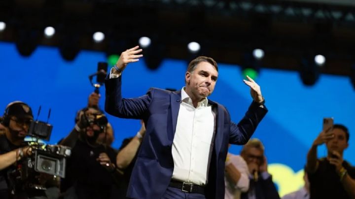 Flávio Bolsonaro se apoya en Milei en el lanzamiento de su candidatura ultraderechista