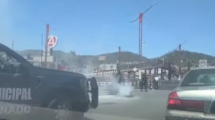 Motocicleta se incendia en Río de las Avenidas; reportan dos lesionados