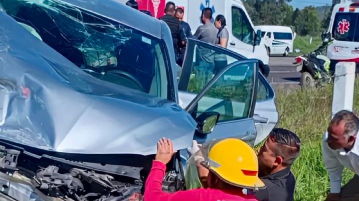 Reportan posibles personas prensadas en accidente sobre la Pachuca-Huejutla
