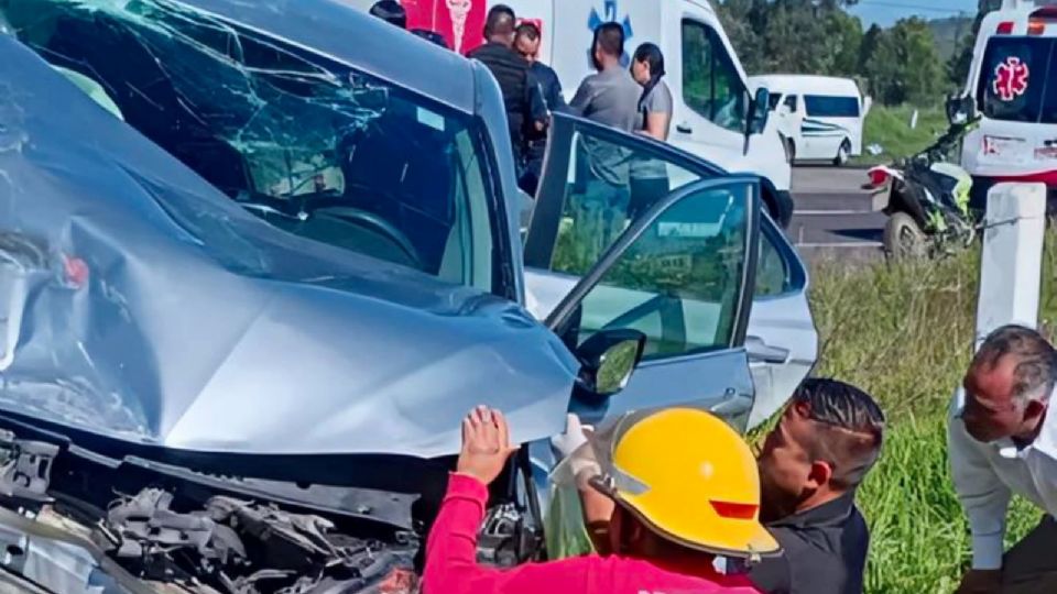 Mientras dos de los afectados fueron atendidos en el lugar sin requerir traslado, otros fueron llevados de urgencia a un hospital, quedando la zona bajo resguardo policial hasta el momento que concluyeron labores.