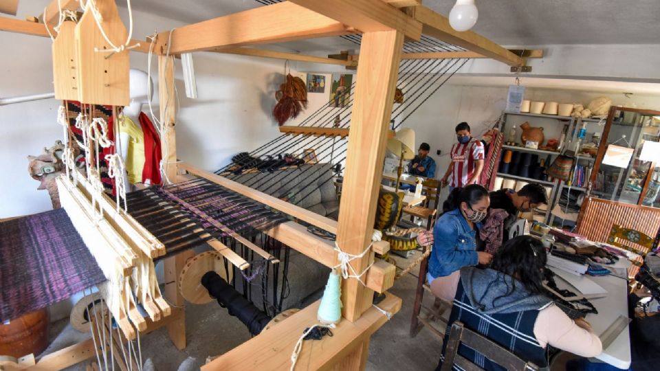 Industria del vestido en México opera con precariedad laboral y violencia contra mujeres