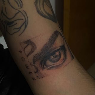 Esta es técnica de tatuaje artesanal que debes conocer; Handpoke