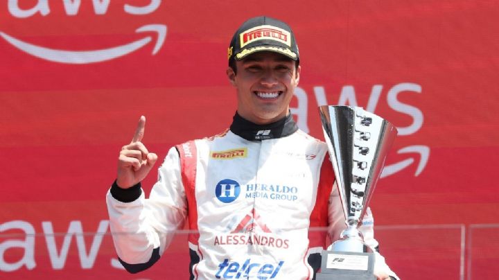 El mexicano Noel León triunfa en F2 y recibe felicitación de Checo Pérez