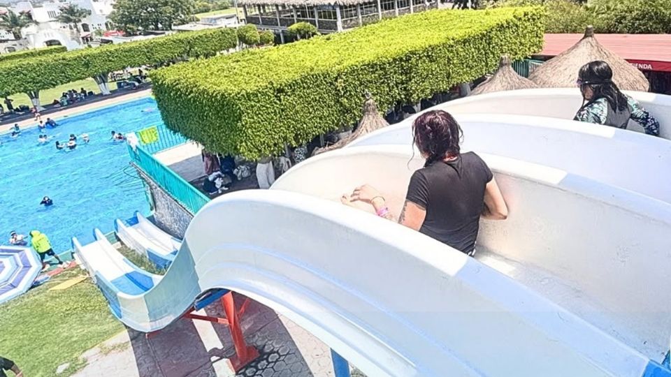 El tobogán tiene varios metros de alto