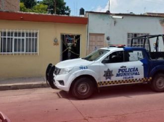 Sicarios “madrugan” a familia en Valle de Santiago; dejan 3 muertos y una mujer herida