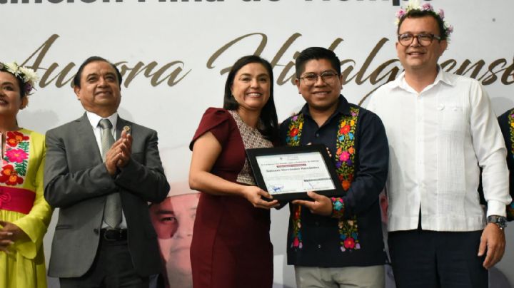 Trío Aurora Hidalguense recibe “La Mina del Tiempo” por su trayectoria en el huapango
