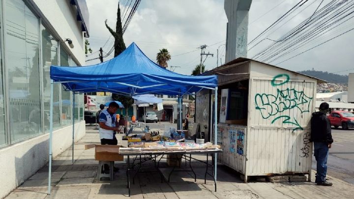 ¿De quién son las banquetas de Pachuca? Ambulantes, comercios y hasta escaleras invaden el paso peatonal