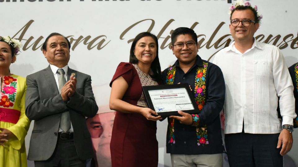 Durante la ceremonia, los músicos dedicaron el galardón a las comunidades, compositores y promotores que mantienen viva esta expresión cultural.