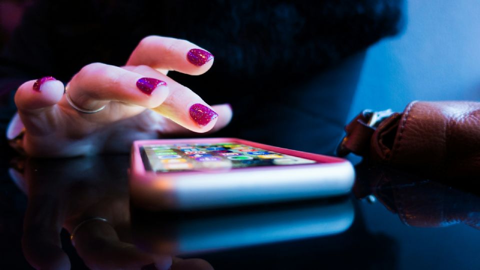 'Pensé que moriría sin una pantalla': la mujer que venció su adicción digital