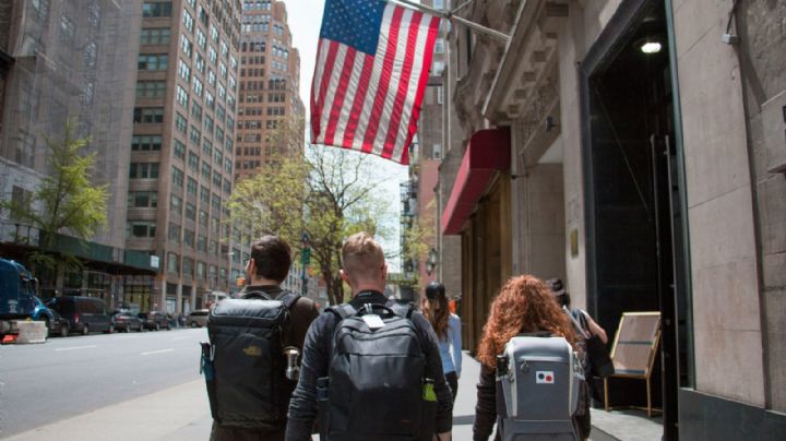 EU busca cobrar 100 mil dólares a estudiantes extranjeros para trabajar: WSJ