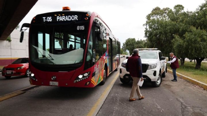 Detienen a la Cybertruck en Pachuca por invadir el carril del Tuzobús; aquí las multas