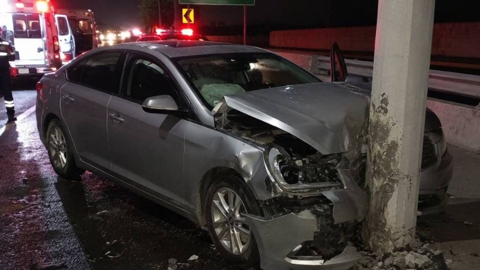La azafata fue trasladada a un hospital.