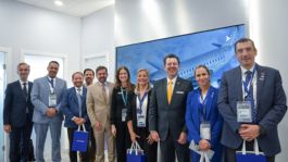 Foto que representa a Maru Campos se reúne con representantes de Embraer en Feria Aeroespacial Farnborough