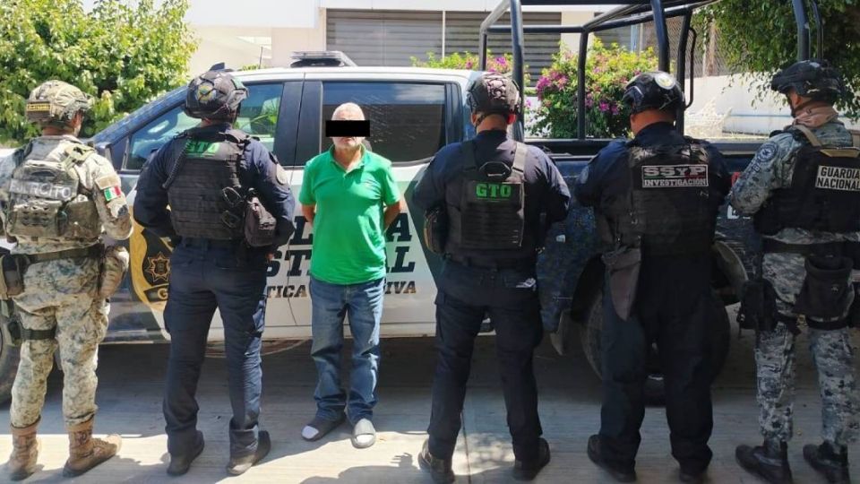 Fernando, alias “La Pájara”, fue detenido durante un operativo donde aseguraron un arma, cartuchos y presunta droga en Apaseo el Alto.