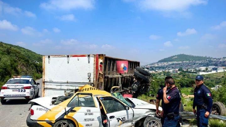 Registran accidente entre tráiler, taxi y vehículo particular en el Corredor de la Montaña