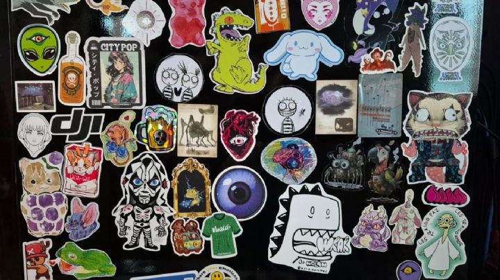 Stickers: la tendencia que enriquece el arte callejero en Hidalgo