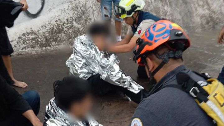 Arroyo Mariches arrastra a dos niños que jugaban en la orilla