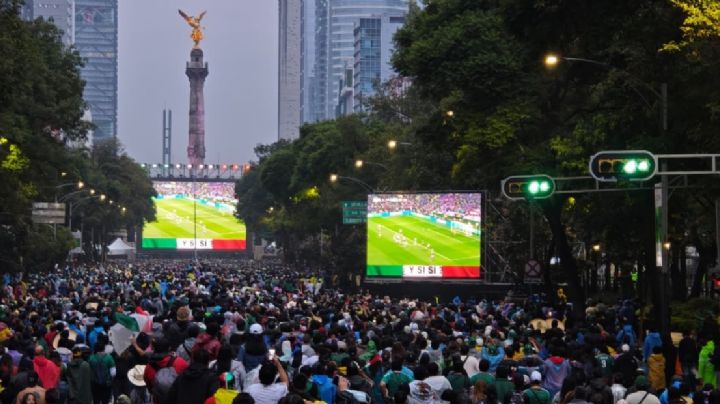 México-Inglaterra: aficionados siguieron entrando al Ángel pese a anuncio de que estaba lleno