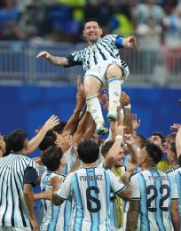 Foto descriptiva de: Argentina sufre pero elimina a Egipto y se mete a cuartos de final