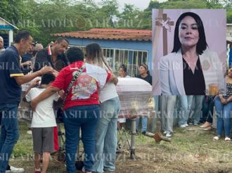 Con música de banda, sepultan a Roxana Guzmán, periodista asesinada en Veracruz