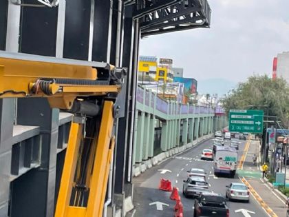Calzada flotante: sin elevadores y con obras inconclusas a un mes de su inauguración