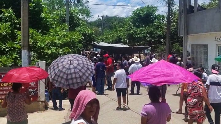 Se enfrentan a pedradas y palos habitantes de Huejutla