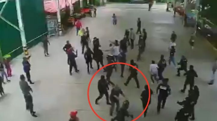 Caos en escuela de Ixtapaluca: Policías se enfrentan con padres de familia y detienen a dos