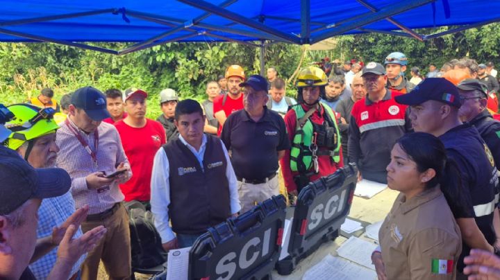 Un hombre muerto y tres permanecen atrapados en una cueva en Cuetzalan