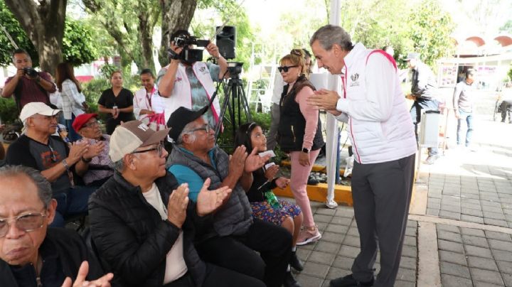 Pepe Chedraui entrega 50 aparatos auditivos para mejorar la calidad de vida de personas con discapacidad auditiva