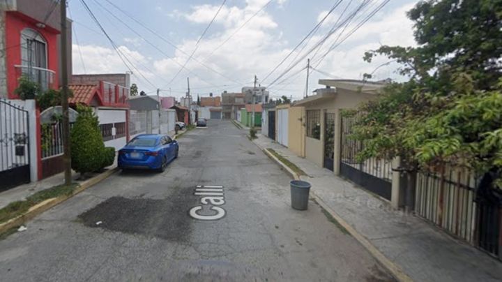 Captan a hombre con metralleta caminando en colonia de Mineral de la Reforma