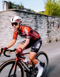 Foto descriptiva de: Romina Hinojosa se convierte en la primera mexicana en competir en el Tour de Francia Femenil