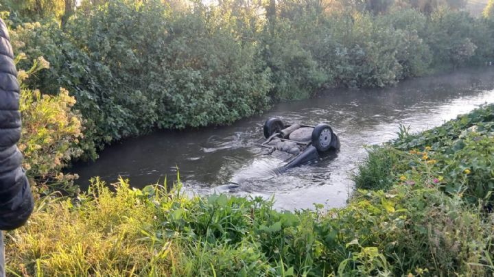 Localizan a mujer sin vida dentro de un vehículo en el canal Requena
